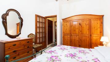 Premium bedding, cots/infant beds, rollaway beds, free WiFi