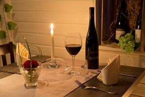 บริเวณรับประทานอาหารสำหรับคู่รัก