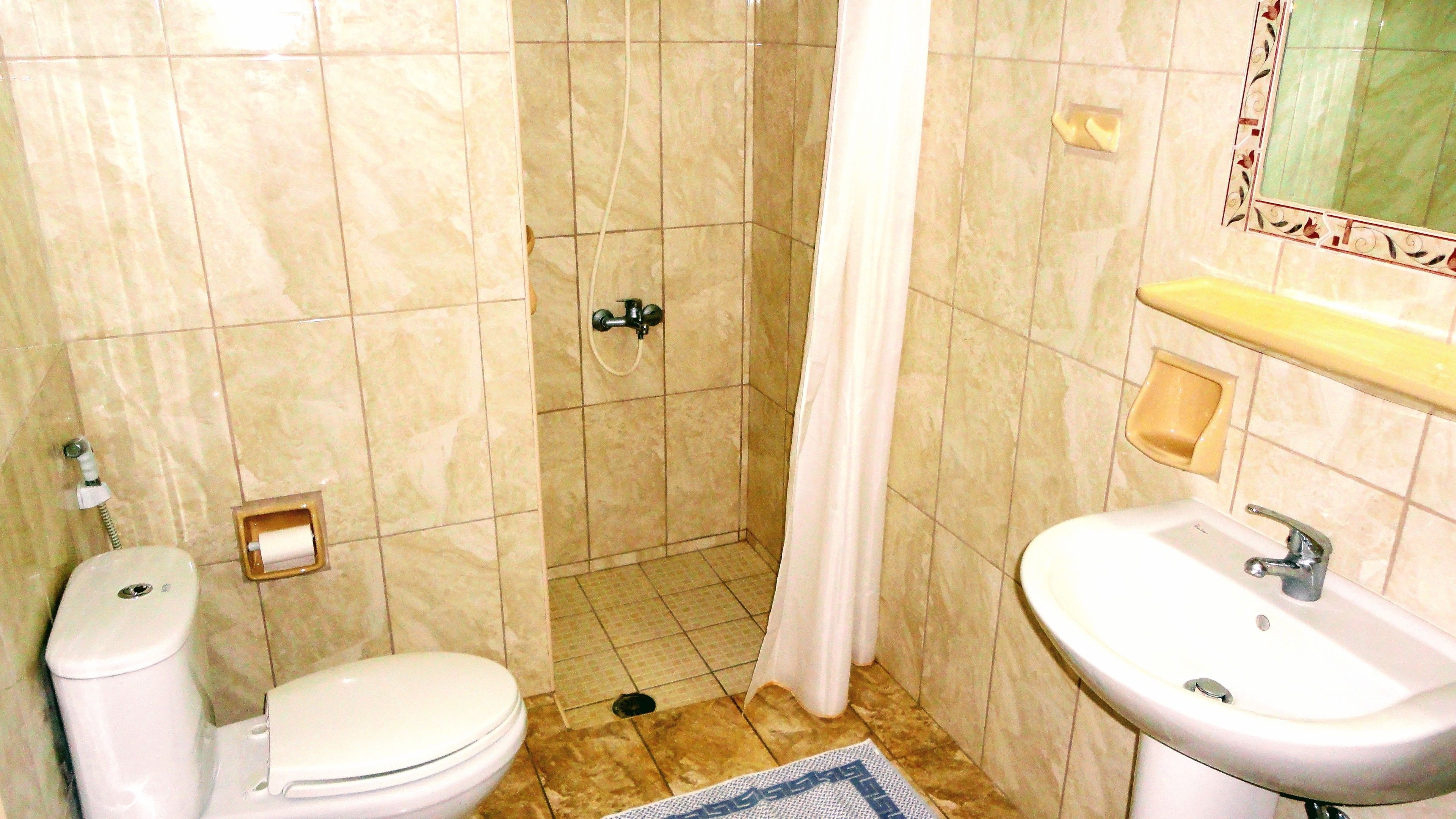 apartment, 2 bedrooms | bathroom | shower, hair dryer, towels