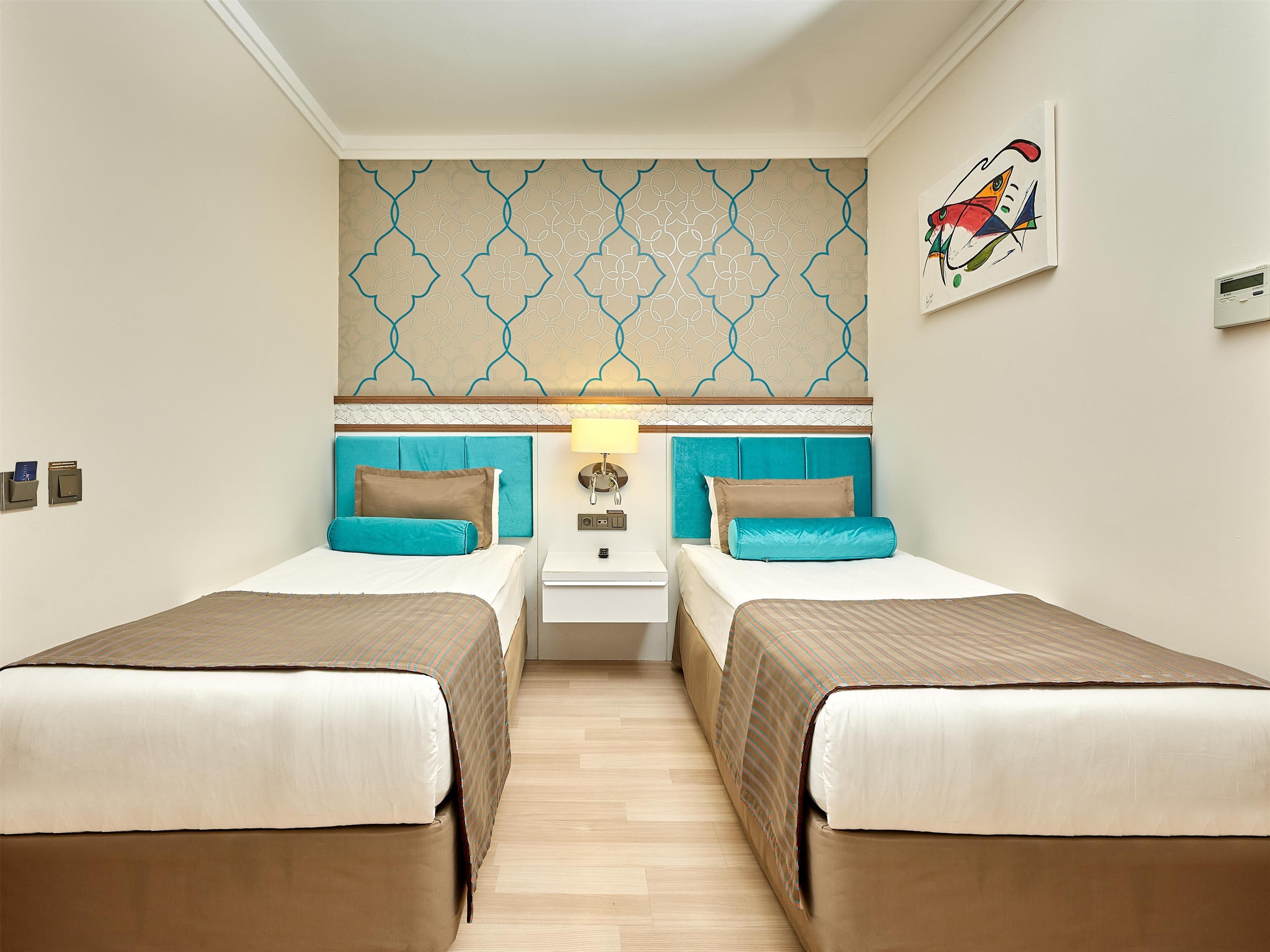 Family Room (Land View)