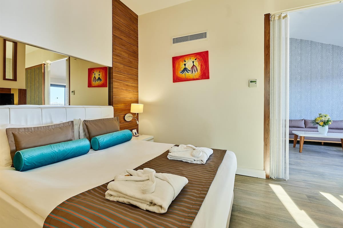 Suite, 2 Bedrooms, 2 Bathrooms (Sea Side)