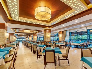 4 restaurants; breakfast, lunch and dinner served  - Luna Blanca Resort & Spa - All Inclusive (Manavgat)