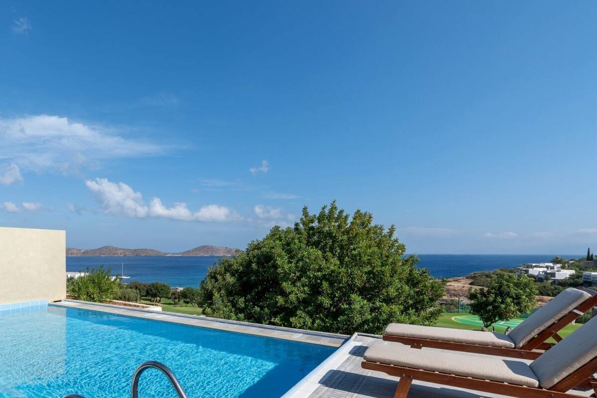 Exclusive Two-Bedroom Suite - Private Pool | Premium-sengetøj, minibar, pengeskab på værelset, skrivebord