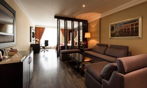 Deluxe Suite, 2 Twin Beds, Non Smoking | Minibar, in-room safe, desk, soundproofing - Best Western Plus Doha (Doha)