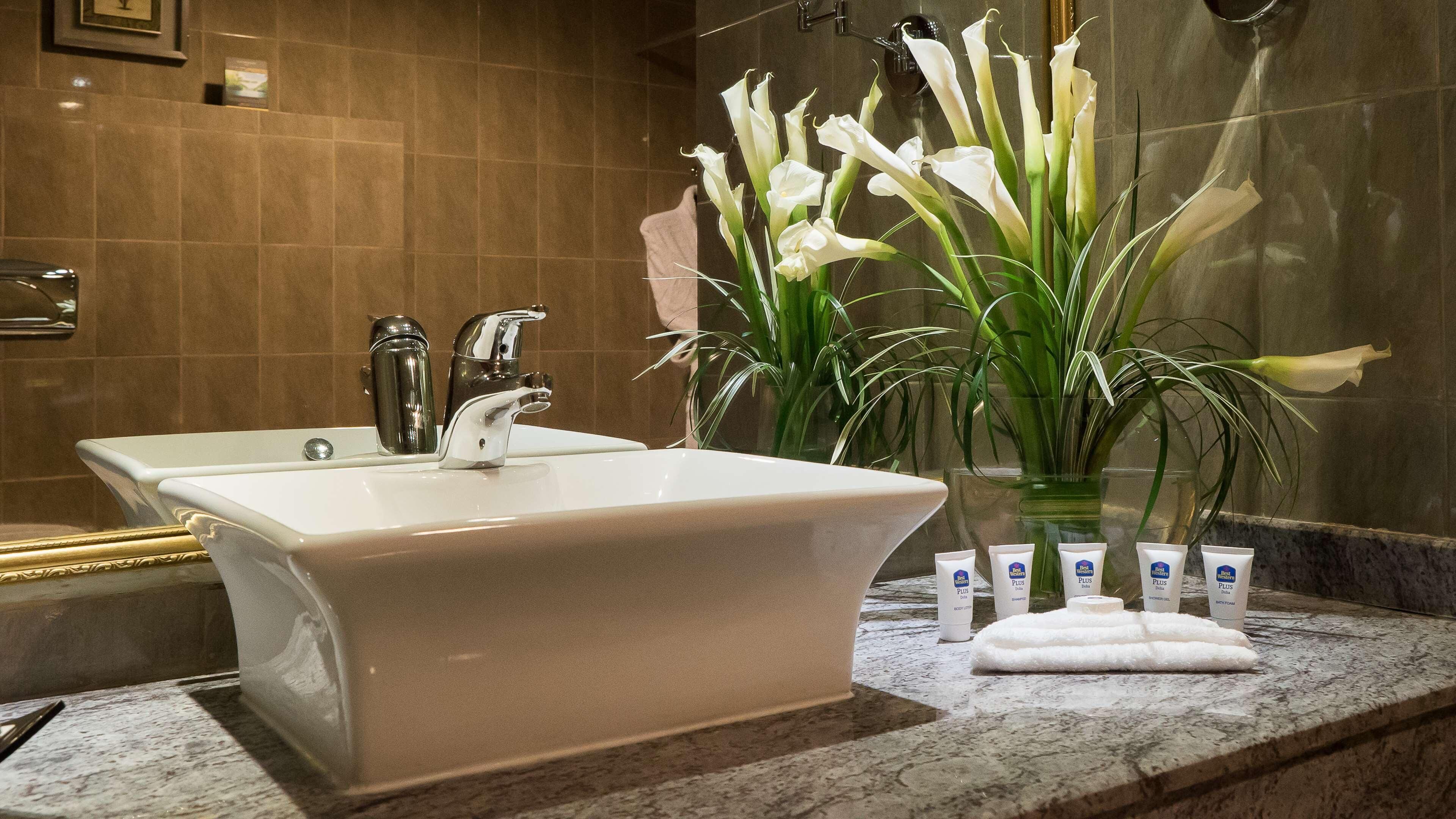 Badezimmer | Designer-Toilettenartikel, Haartrockner, Bademäntel, Hausschuhe