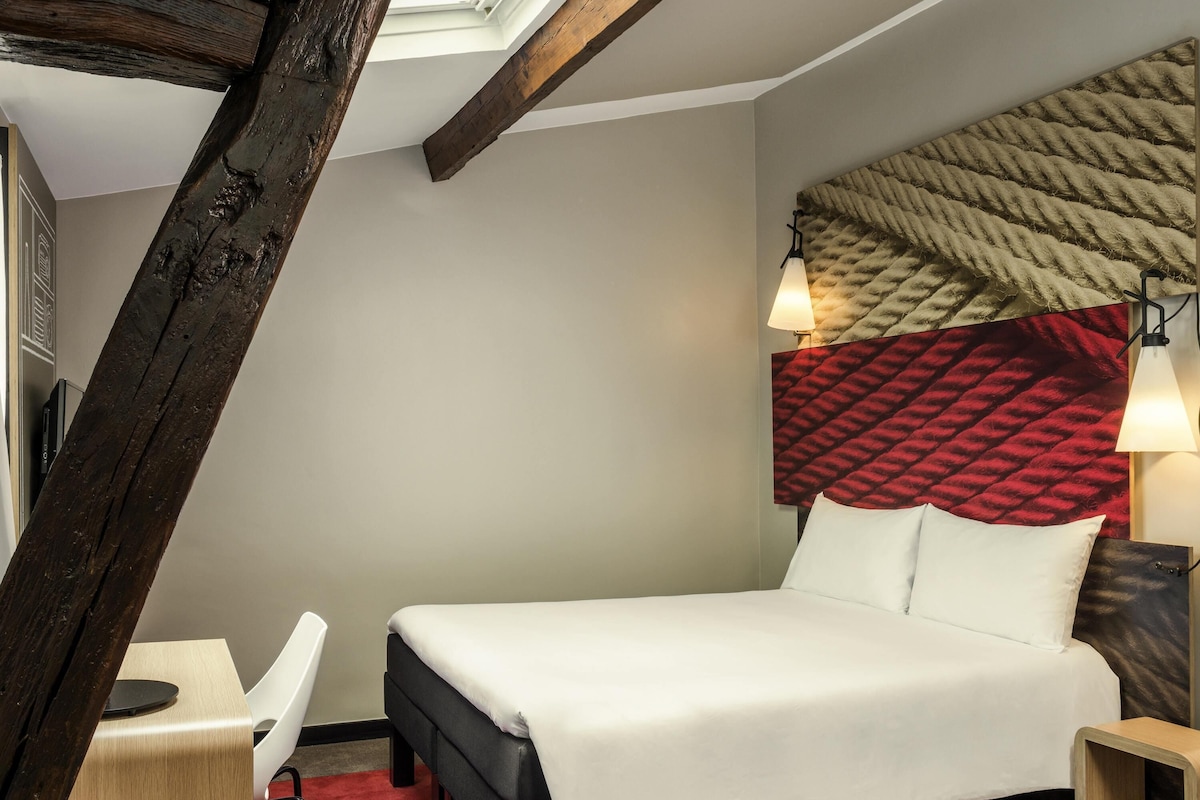 Coffres-forts dans les chambres, bureau, rideaux occultants