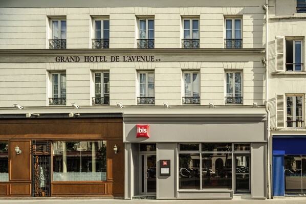 Front of property - Ibis Paris Avenue De La Republique (Paris)