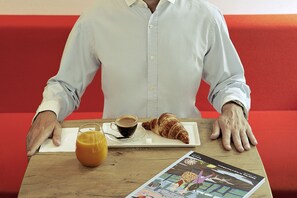 Petit déjeuner buffet servi tous les jours en supplément