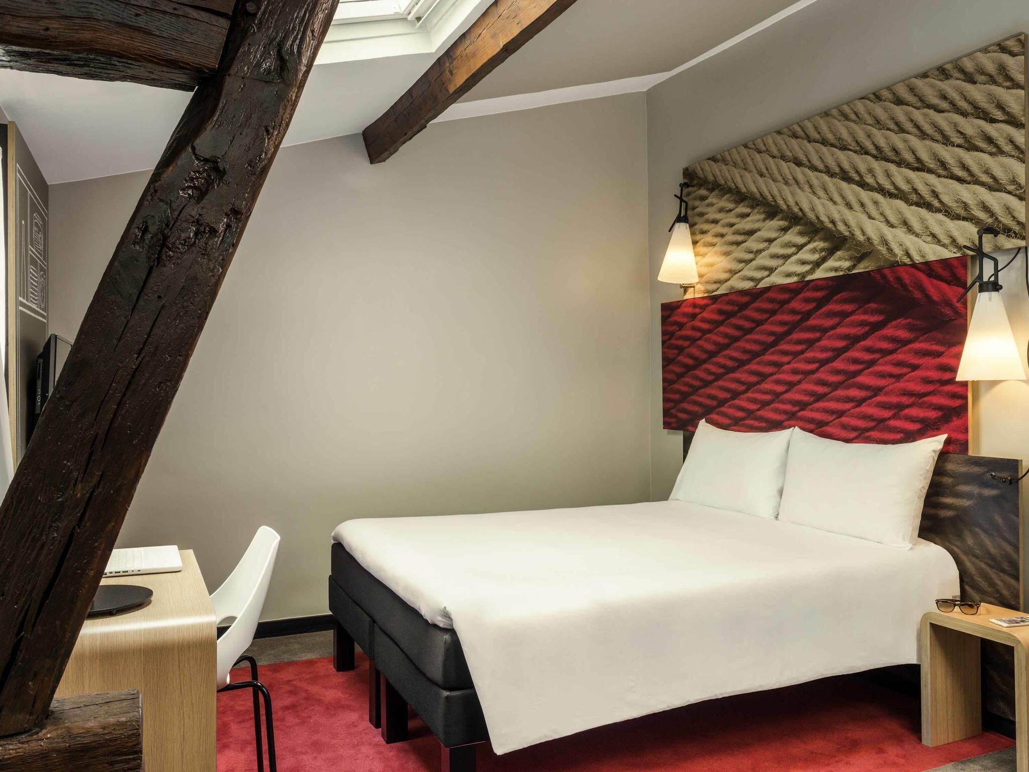 Coffres-forts dans les chambres, bureau, rideaux occultants