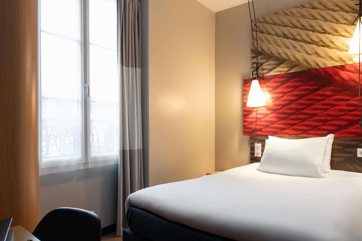 Chambre Standard, 1 lit une place | Coffres-forts dans les chambres, bureau, rideaux occultants