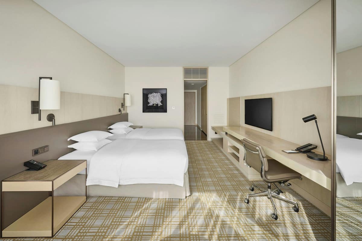 Premium bedding, in-room safe, desk, laptop workspace