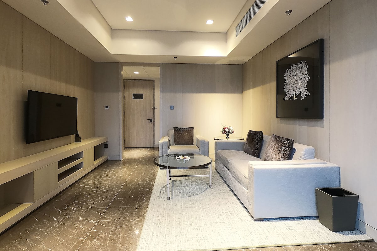 Premium bedding, in-room safe, desk, laptop workspace