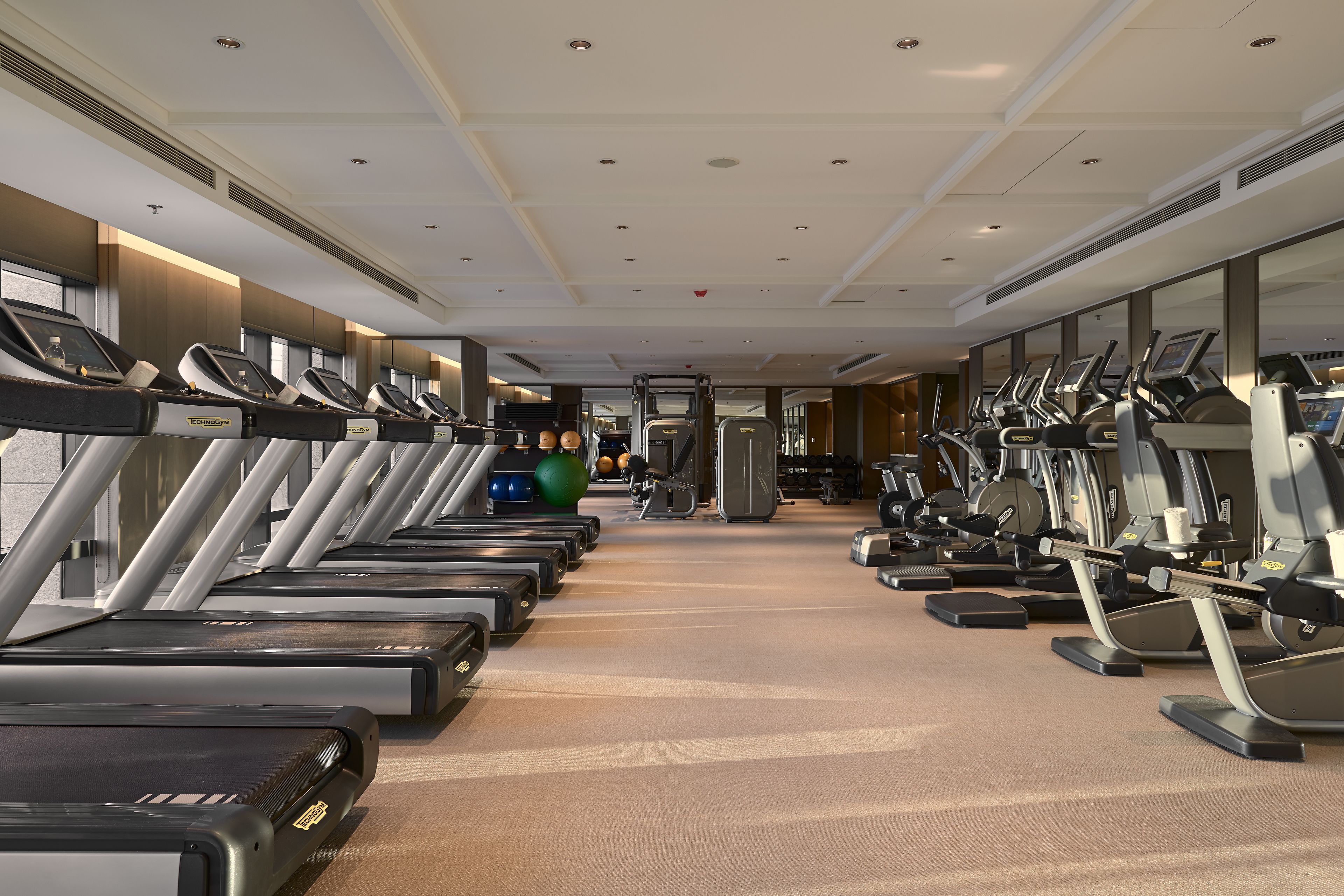 1 bedroom, premium bedding, in-room safe, desk