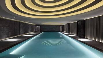 Indendørs pool