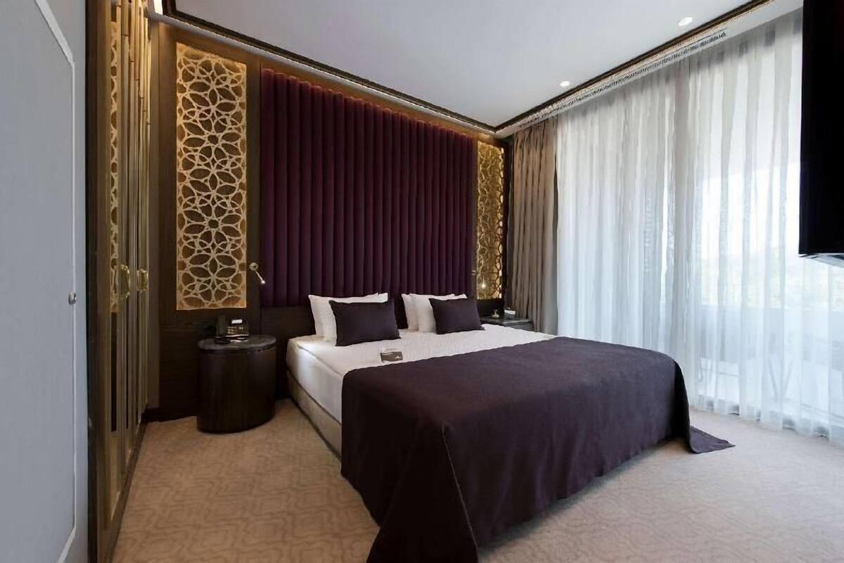 Minibar, coffre-fort, bureau, systĂšme dâinsonorisation