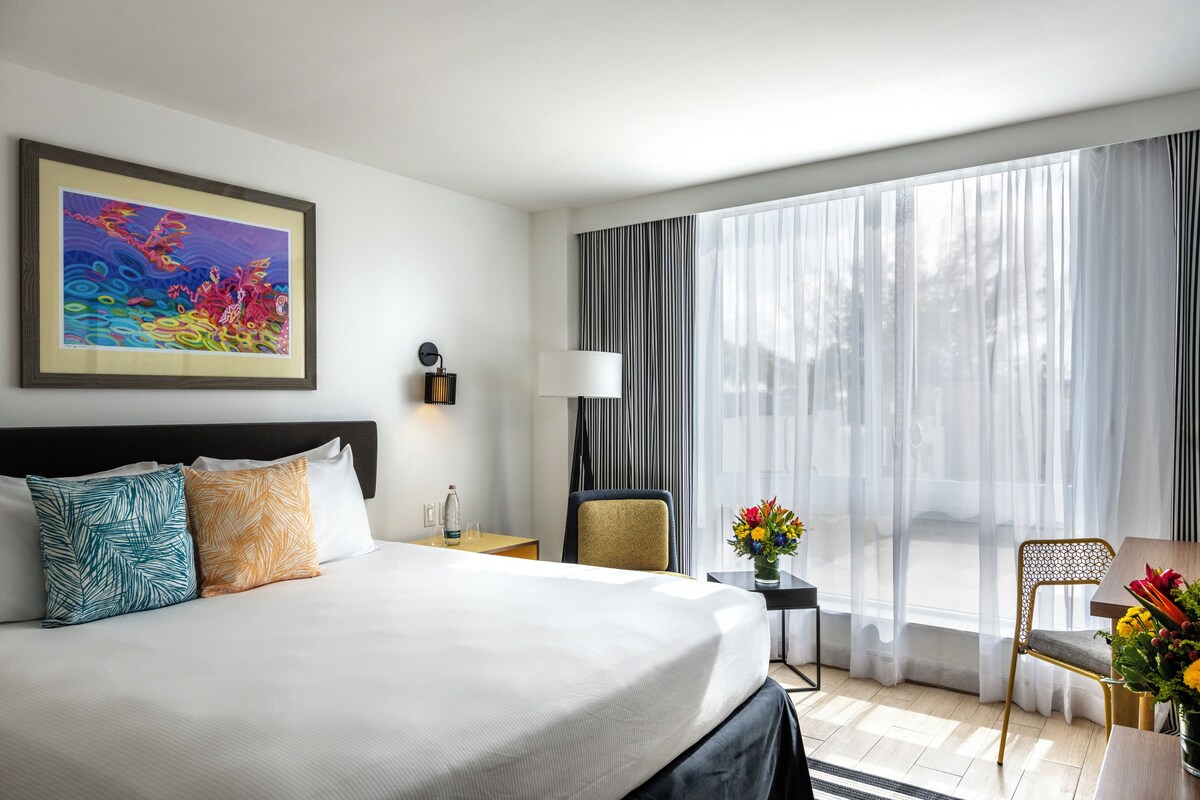 Island View King Wheelchair Accessible Adults Only | In-room safe, desk, blackout drapes, iron/ironing board