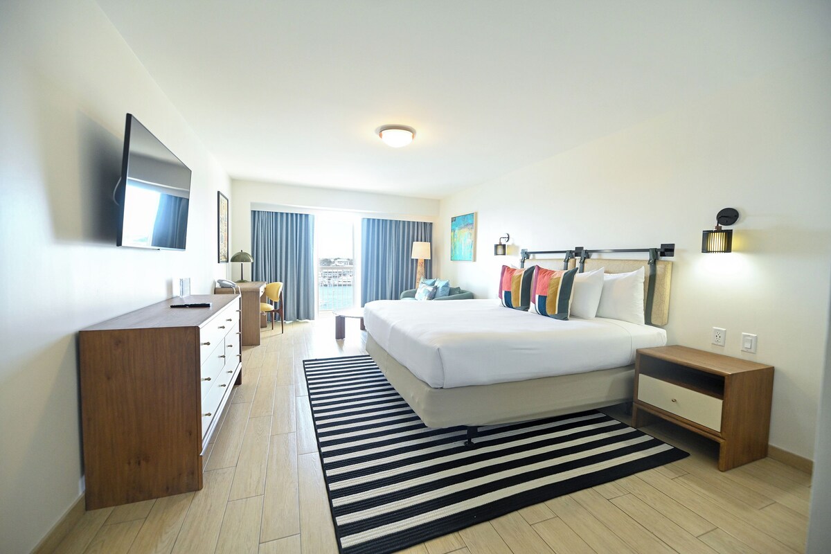 Harbour Deluxe Balcony - King Bed Adults Only | In-room safe, desk, blackout drapes, iron/ironing board