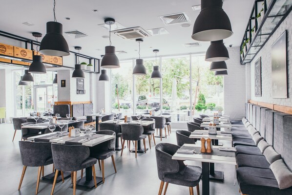 Se sirven desayunos, comidas, cenas y cocina de Europa del este