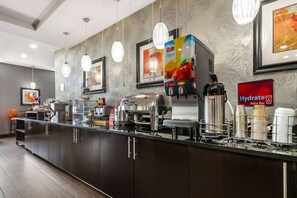 Petit déjeuner complet compris