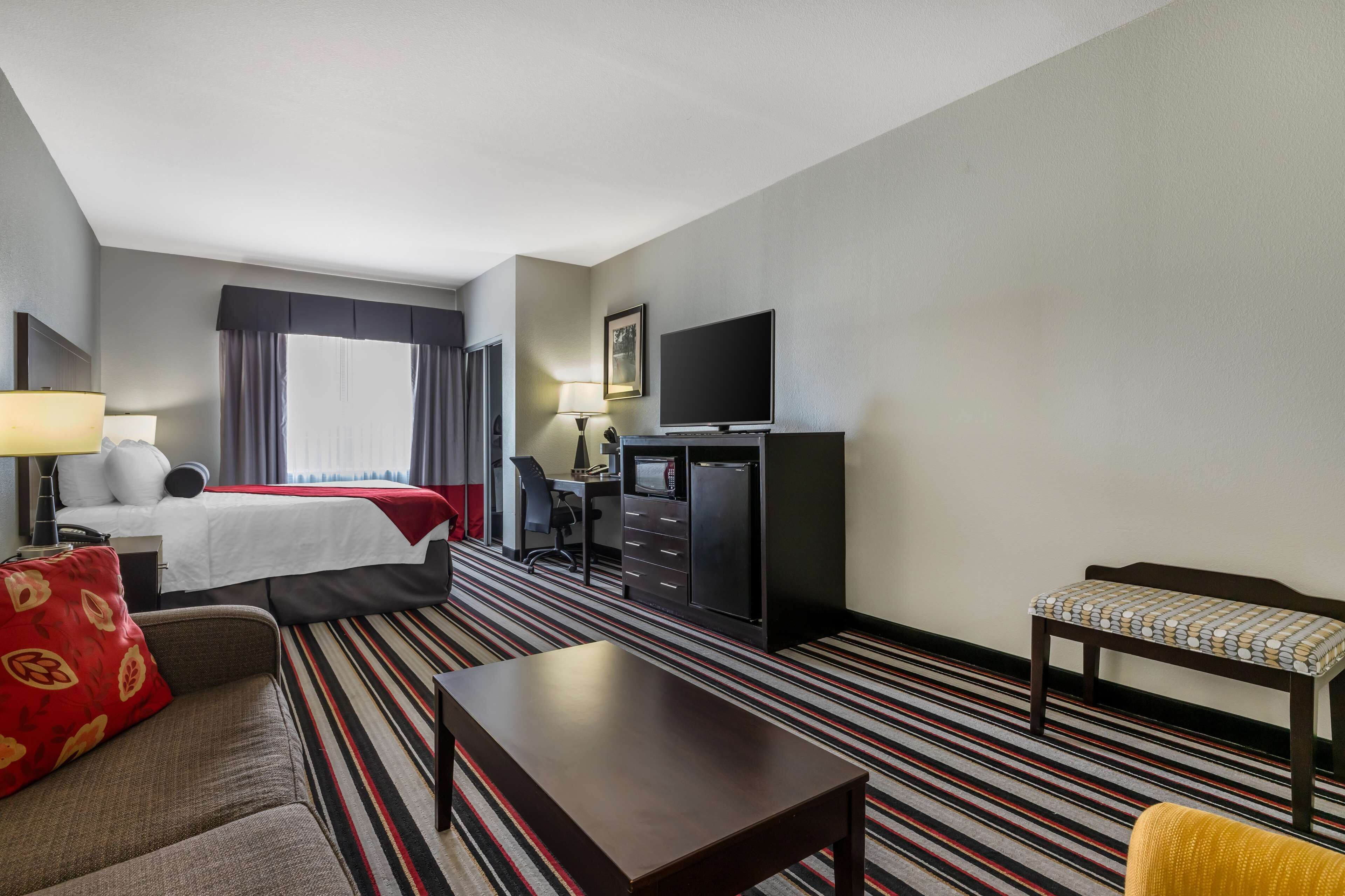 standard room, 1 king bed, non smoking, refrigerator & microwave | premium bedding, desk, iron/ironing board, cots/infant beds