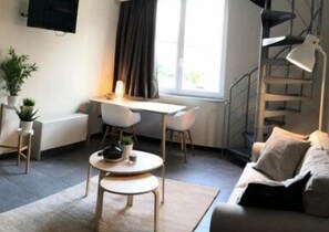 Appartement | Bureau, fer et planche à repasser, accès au Wi-Fi (inclus)