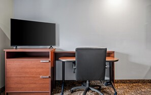 Premium bedding, pillow-top beds, desk, laptop workspace - My Place Hotel - Missoula, MT (Missoula)