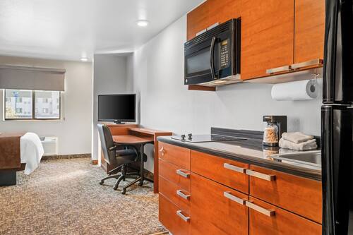 Premium bedding, pillowtop beds, desk, laptop workspace