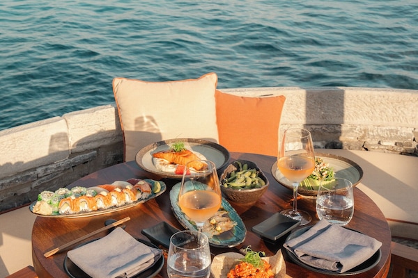 3 restaurantes; se sirve desayuno, almuerzo y cena