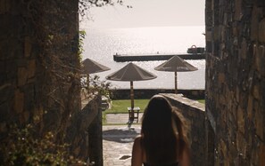 "Dionisades" Five Double Bedrooms with Private Pool 335 m2 | Coin séjour | Télévision LCD de 38 pouces avec chaînes par satellite, télévision