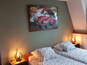 Chambre Standard avec lits jumeaux, salle de bains attenante (Chambre recto)