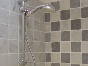 Standard Double Room, Ensuite, Garden View (Chambre verso) | Bathroom - B&B Brigitte & Alain (Brussels)