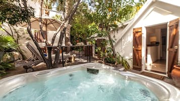 Ecolodge KAZ A SUCRE (avec jacuzzi privé) | Terrace/patio