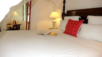 Villa romántica, 2 habitaciones, piscina privada, entresuelo