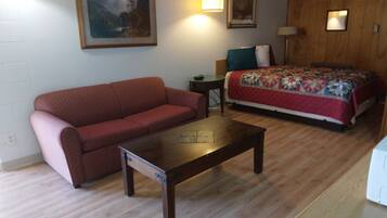 Suite | Living area | 32-inch Smart TV with cable channels, streaming services