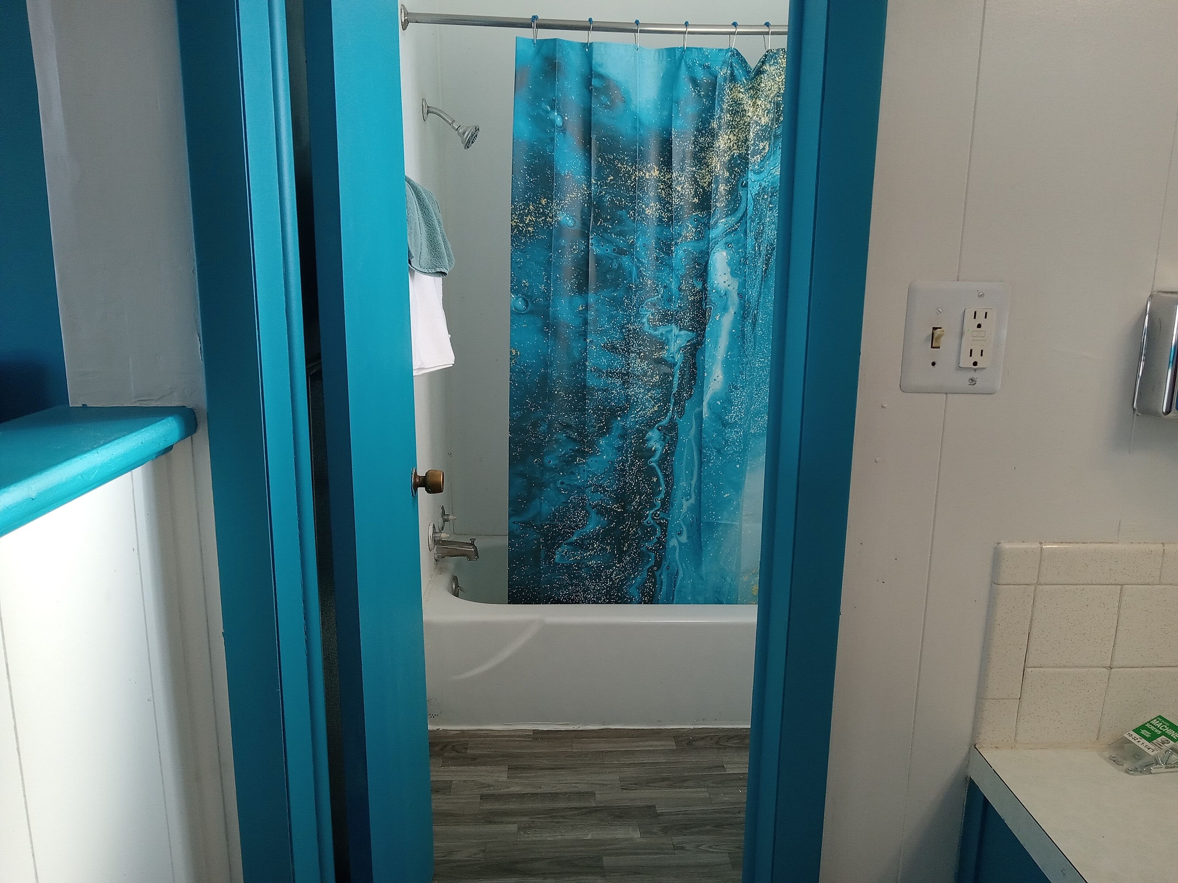 Single Room | Bathroom | Combined shower/tub, hair dryer, towels, soap