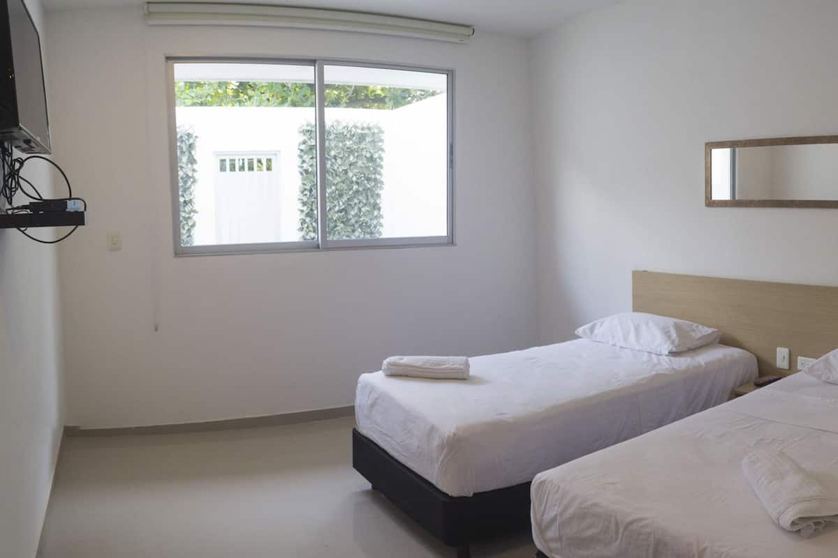 Basic Double Room, 2 Twin Beds | Desk, soundproofing, free WiFi, bed sheets