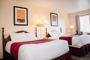 Individually decorated, individually furnished, iron/ironing board - Ceilidh Country Lodge (Baddeck)