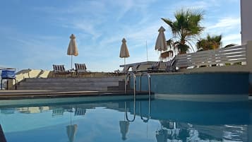 Piscina externa sazonal