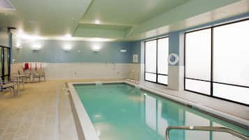 Indoor pool, sun loungers