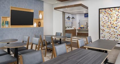Holiday Inn Express & Suites Pittsburgh North Shore by IHG