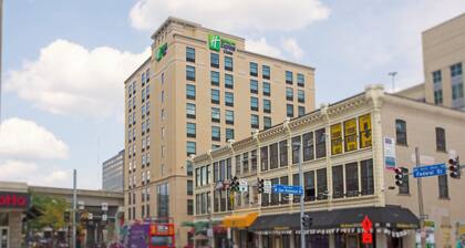 Holiday Inn Express & Suites Pittsburgh North Shore, an IHG Hotel