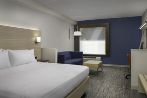 Premium bedding, in-room safe, desk, laptop workspace - Holiday Inn Express & Suites Pittsburgh North Shore by IHG (Pittsburgh)