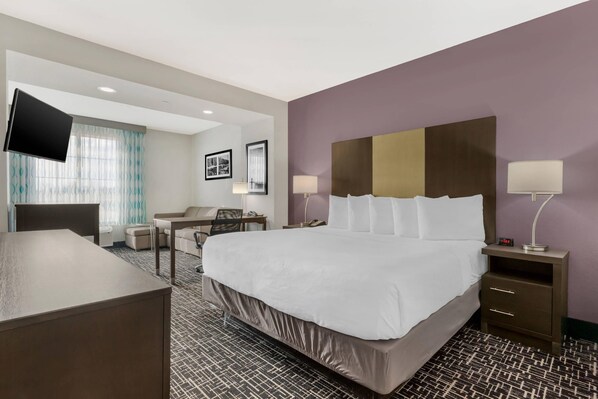 Suite, 1 cama King size, para no fumadores | Ropa de cama de alta calidad, camas con pillow-top y escritorio 