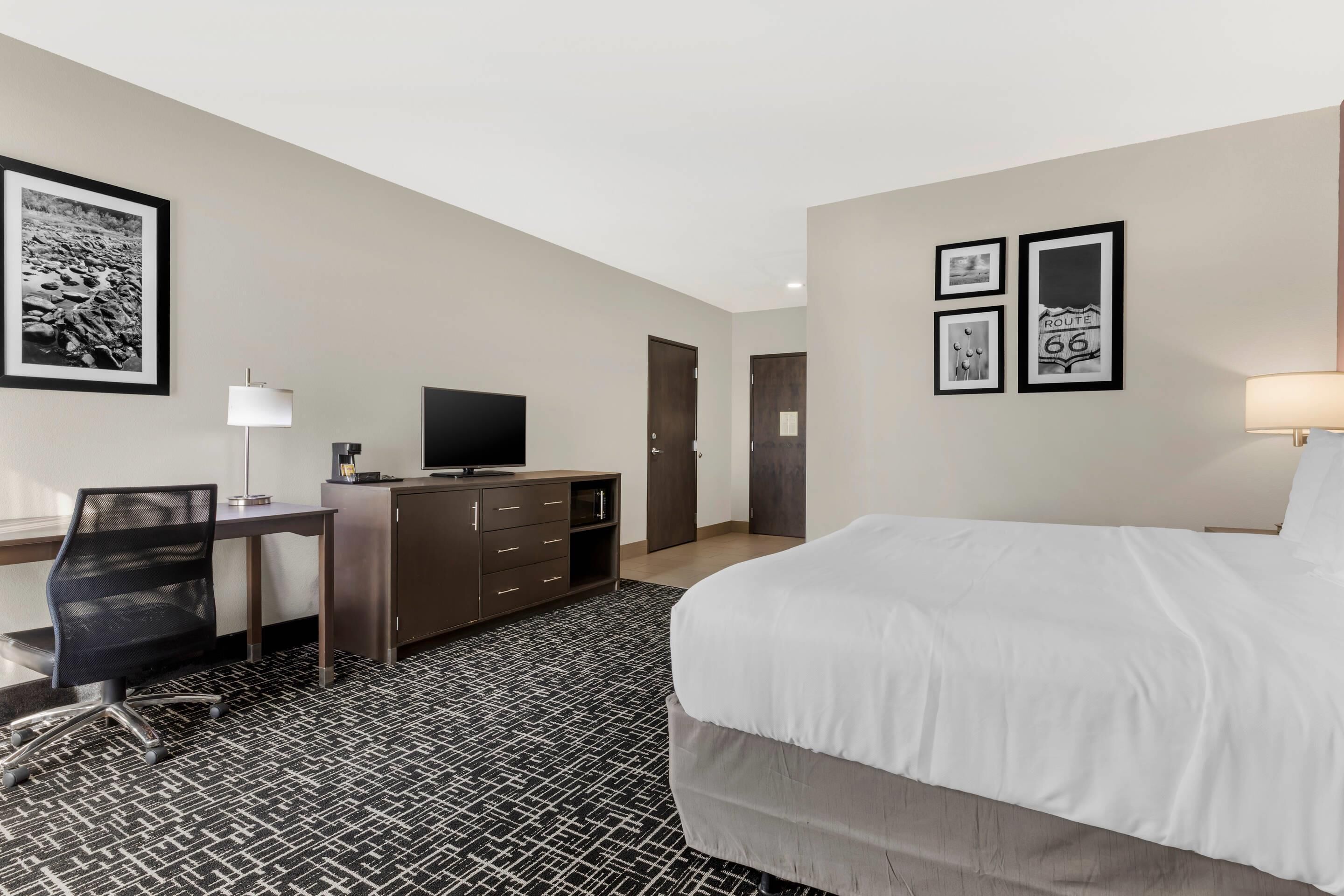 Room, 1 King Bed, Accessible, Non Smoking | Premium bedding, pillowtop beds, desk, iron/ironing board