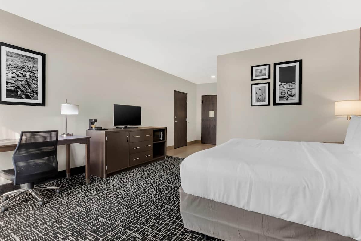 Room, 1 King Bed, Accessible, Non Smoking | Premium bedding, pillowtop beds, desk, iron/ironing board