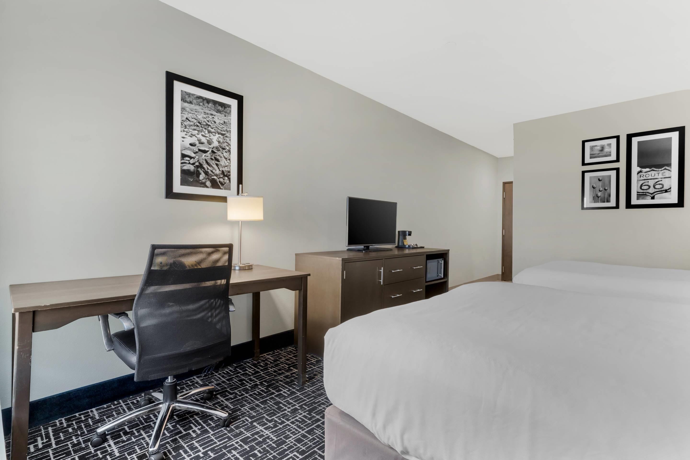 Standard Room, 2 Queen Beds, Non Smoking | Premium bedding, pillowtop beds, desk, iron/ironing board