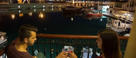 Deluxe suite, 1 slaapkamer, uitzicht op zee, aan zee | Kameruitzicht