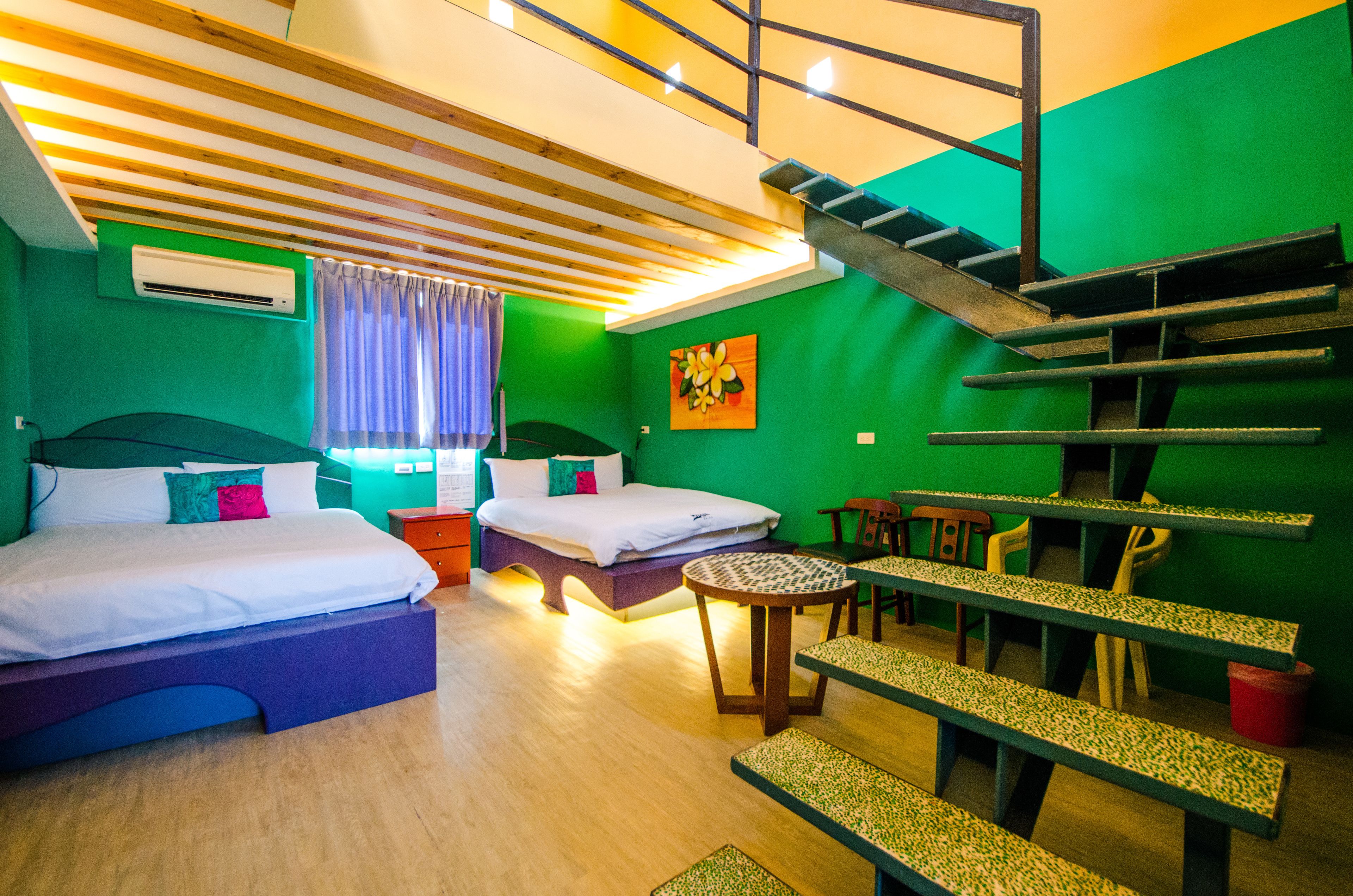 Family Room | Desk, free WiFi