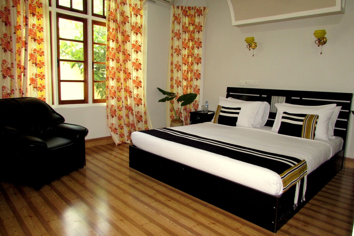 1 bedroom, premium bedding, in-room safe, desk