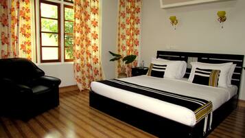 1 Schlafzimmer, hochwertige Bettwaren, Zimmersafe, Schreibtisch